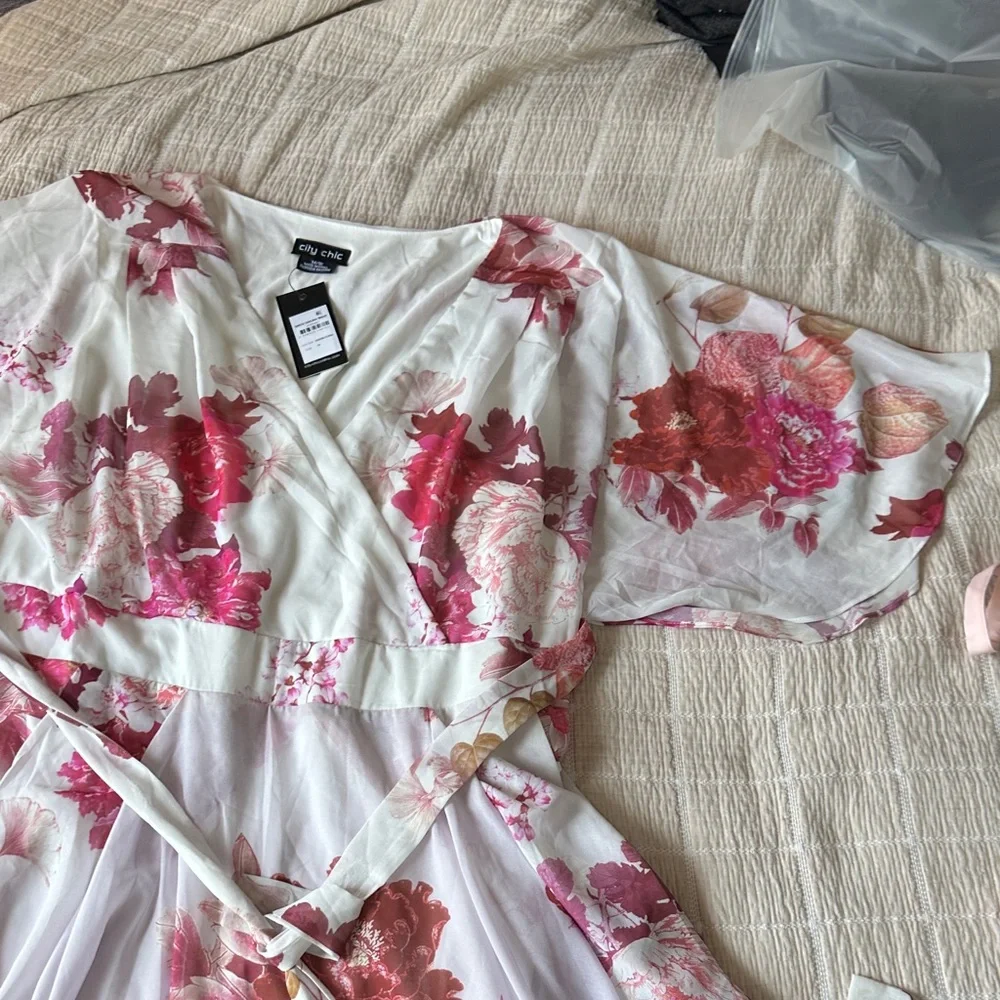 City Chic Sakura faux wrap dress - Picture 1 of 4